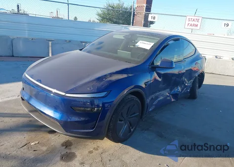 2026 Tesla Model Y Long Range Dual Motor All-Wheel Drive z USA, uszkodzony, nr VIN 7SAYGDED4TF433993